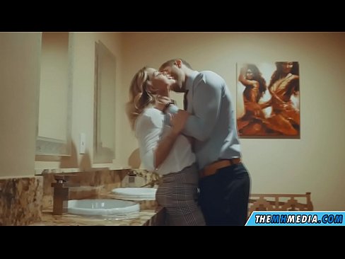 ❤️ ໃນເວລາທີ່ຜິວເນື້ອສີຂາວ busty seduces ທ່ານຢູ່ໃນຫ້ອງນ້ໍາສາທາລະນະ ❤ ຮູບໂປ້ງາມ ຢູ່ພວກເຮົາ ❌❤